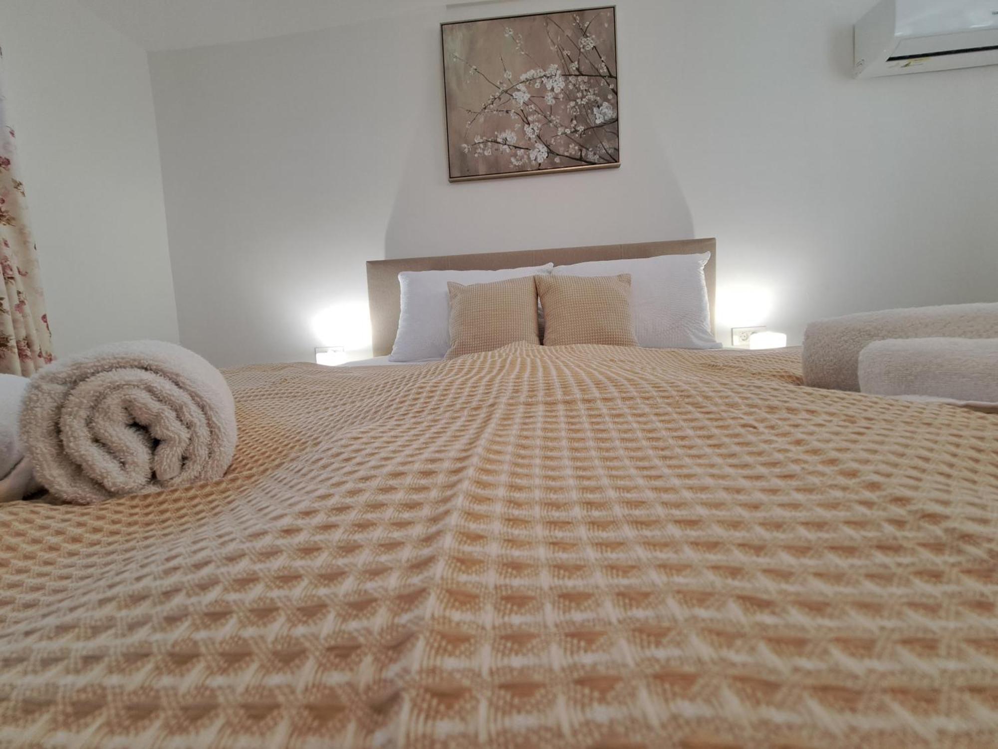 Apartment Orlic - Self Check-in With Code, Wi-fi, Netflix, Smart Tv, Garden Zagreb